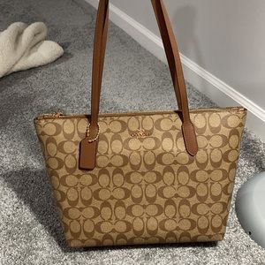 NWT COACH Gallery Tote In Signature Canvas BROWN / tan